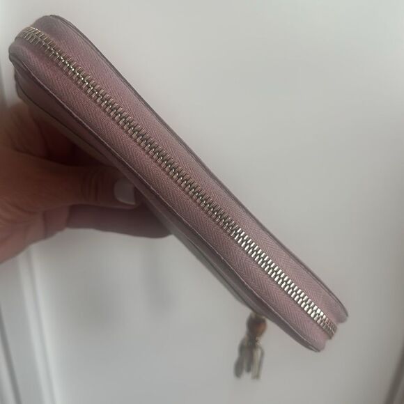 Gucci Vintage Pink and Cream Zip Around‎ Wallet with Bamboo Tassel - Picture 8 of 17